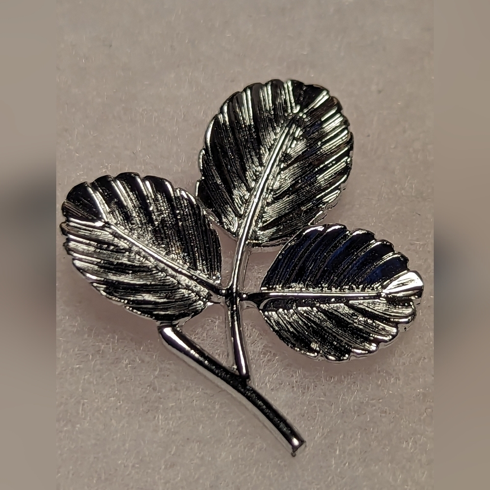 Sarah Coventry Leaf brooch pin silver tone birch vintage signed scarf coat label
